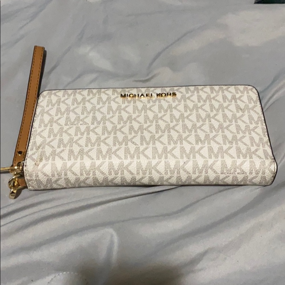 Michael Kors Wristlet Wallet